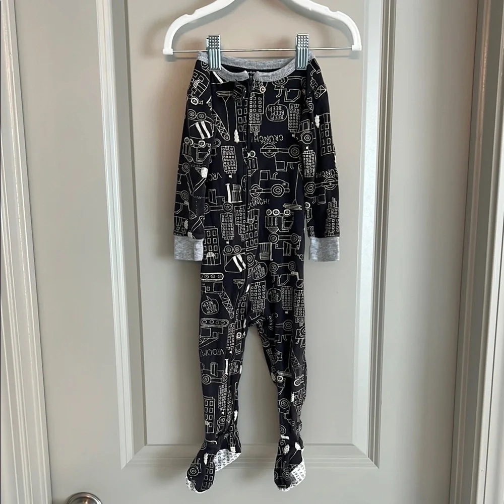 GUC - 4 Pairs Boys Zip Up PJs Pajamas